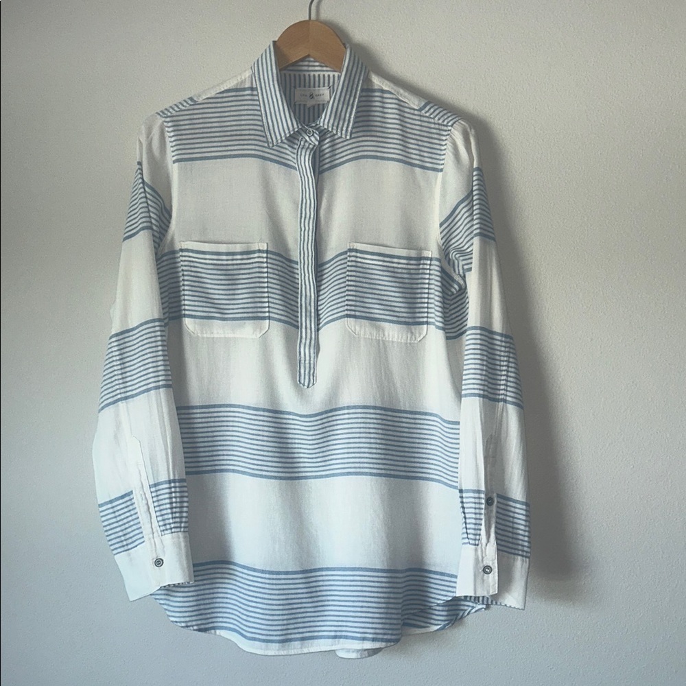 Lou Grey Top Womens  size S.